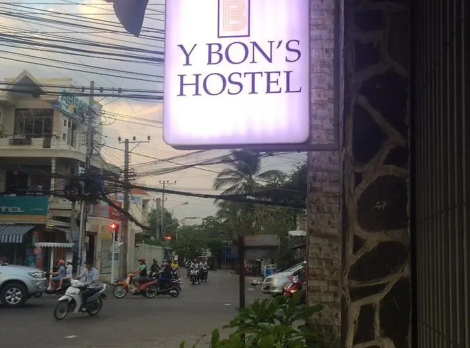 Khách sạn Y Bon